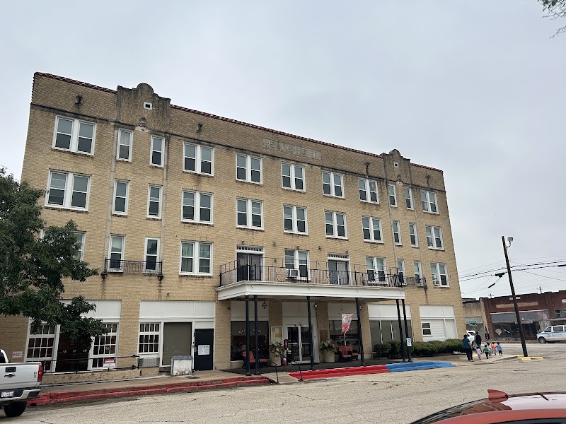 Menard Manor