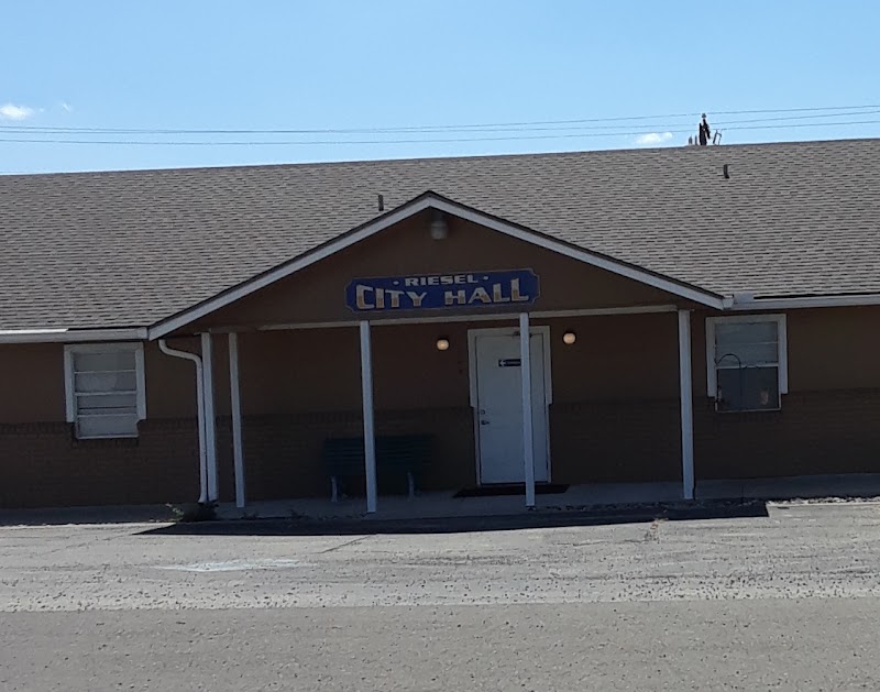 Riesel City Hall - Pickleball in Riesel, Texas