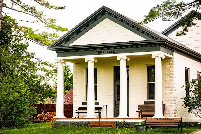 La Pointe Town Hall