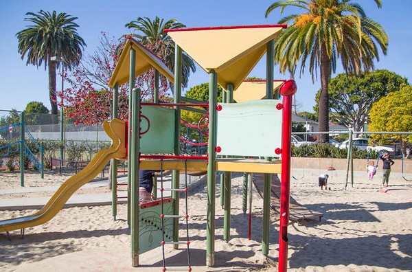 Douglas Park - Pickleball in Santa Monica, California