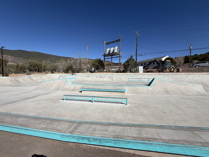 Los Vecinos Community Center