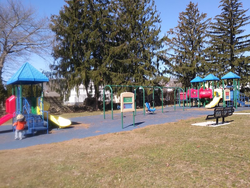 Bates Woods Park - Pickleball in New London, Connecticut