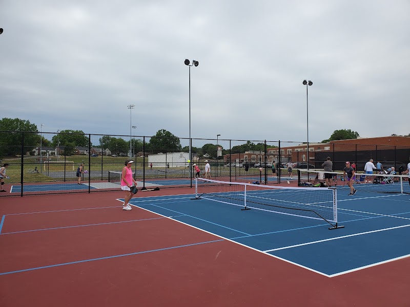 Colonial Heights Middle School Pickleball & Tennis Courts