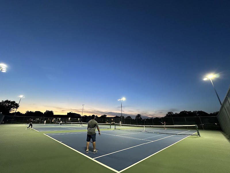 Brookmede Park Tennis Courts - Pickleball in Mississauga, Ontario