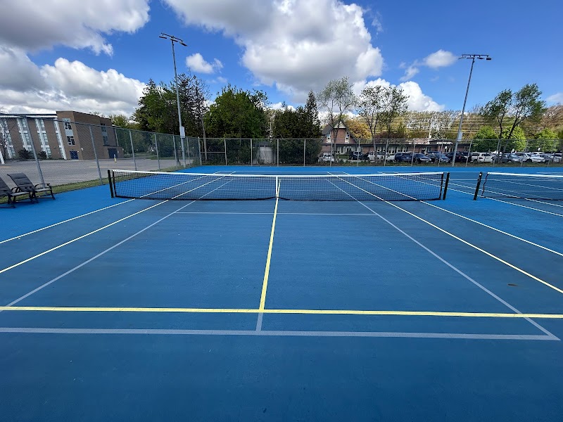 Mineola Public Tennis Courts - Pickleball in Mississauga, Ontario