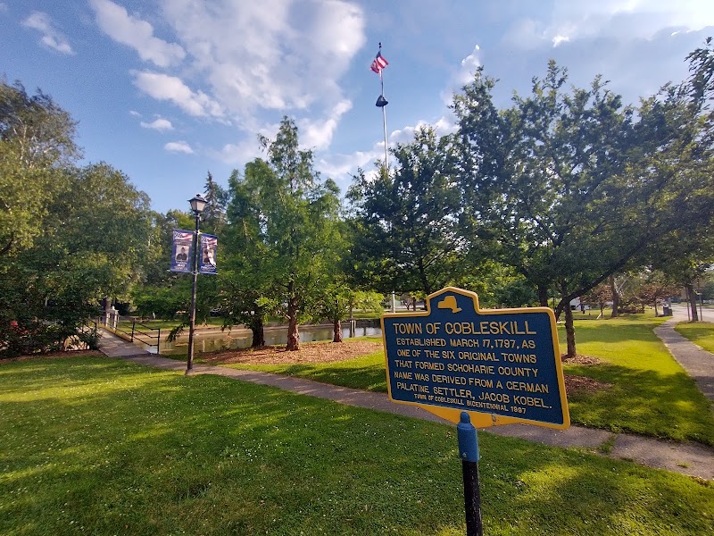 Veterans Memorial Centre Park