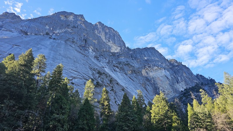 Yosemite Valley Trailhead Parking