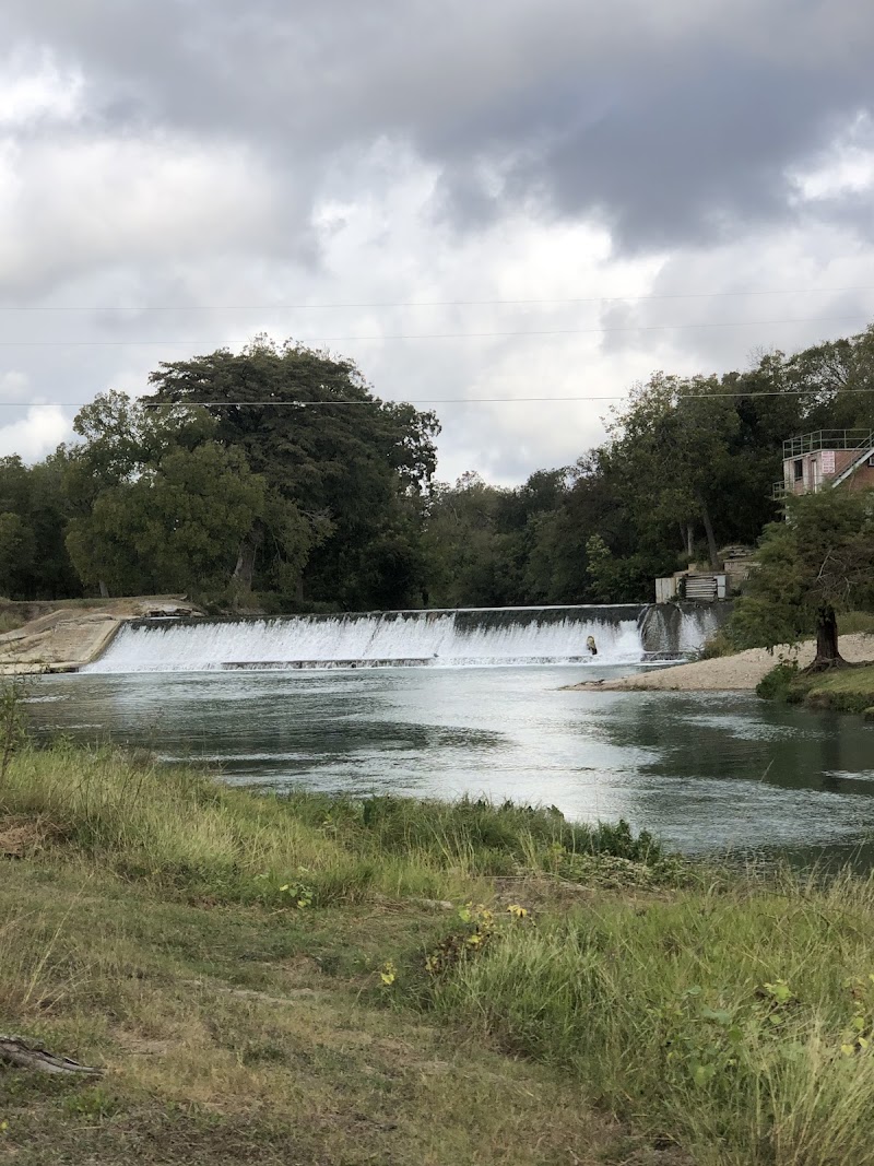 Alan Bates Park (river access)