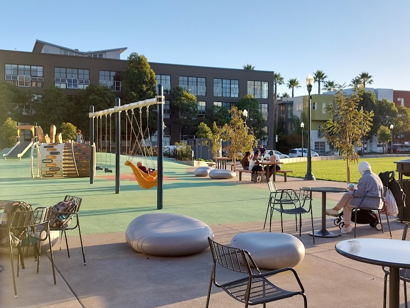 Huchiun Park - Pickleball in Emeryville, California