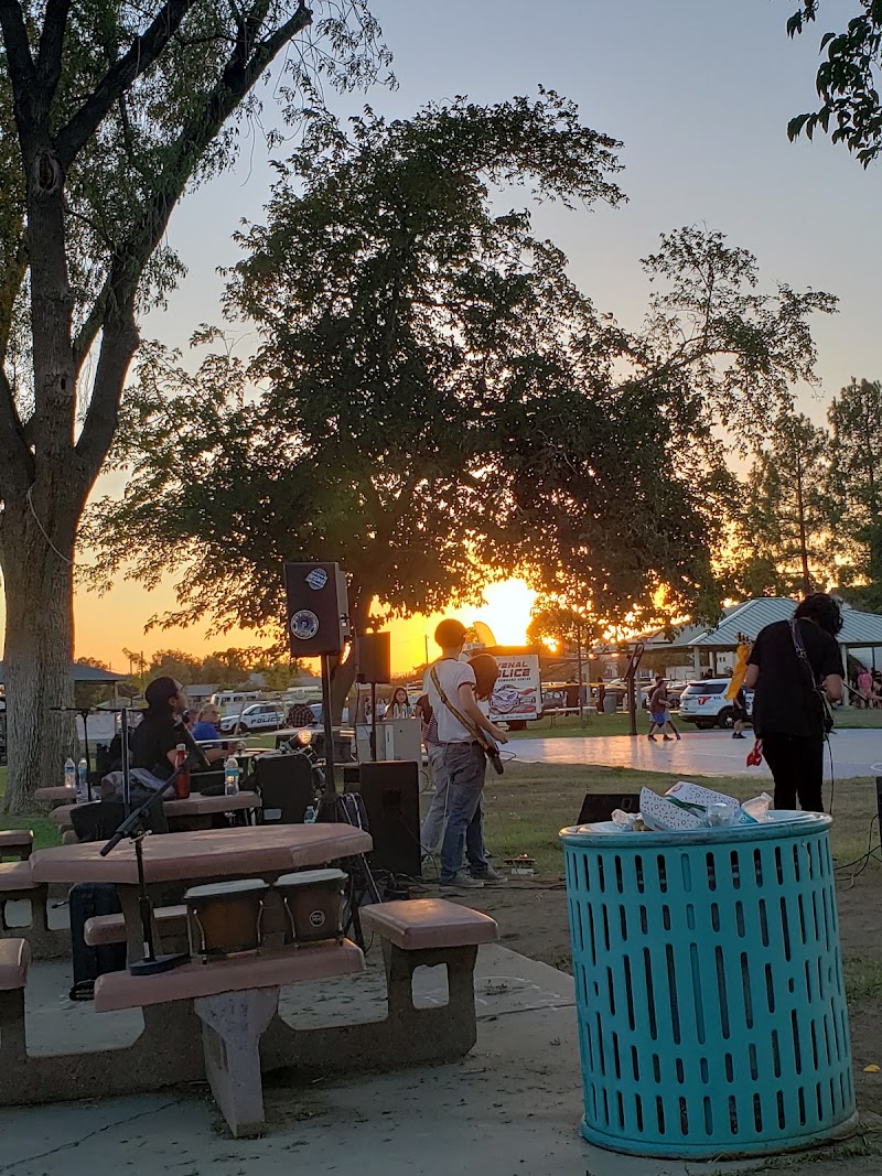 Floyd D Rice Park - Pickleball in Avenal, California