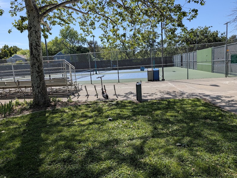Walnut Park tennis and pickleball courts