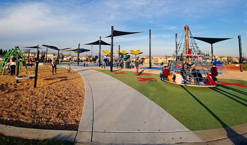 Heron Landing Community Park - Pickleball in Mather, California