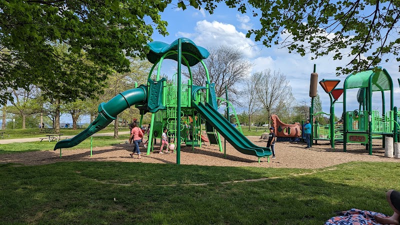 Confederation Beach Playground - Pickleball in ON L8E, Ontario