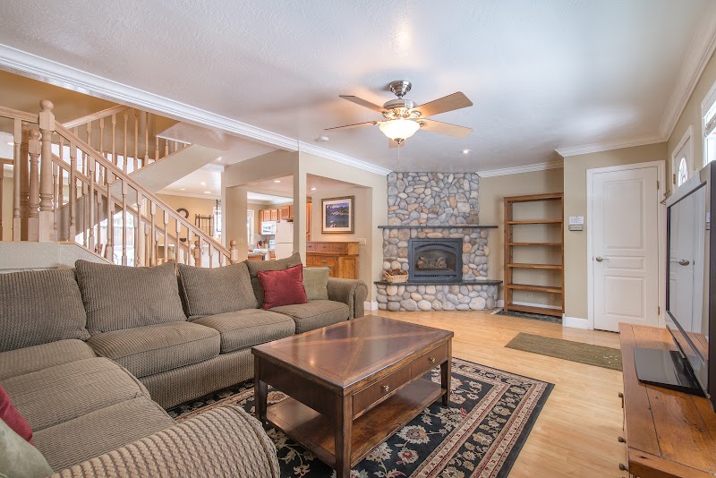 Tahoe: Pristine wilderness/lake meets resort amenities, pool, tennis courts, pickle ball