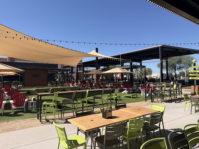 Chicken N Pickle - Glendale