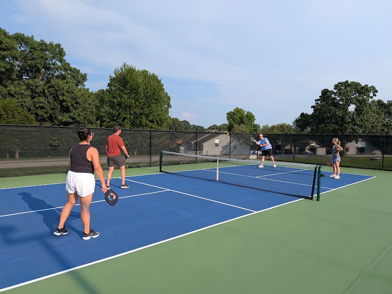 Metfield Basketball & Pickleball Courts