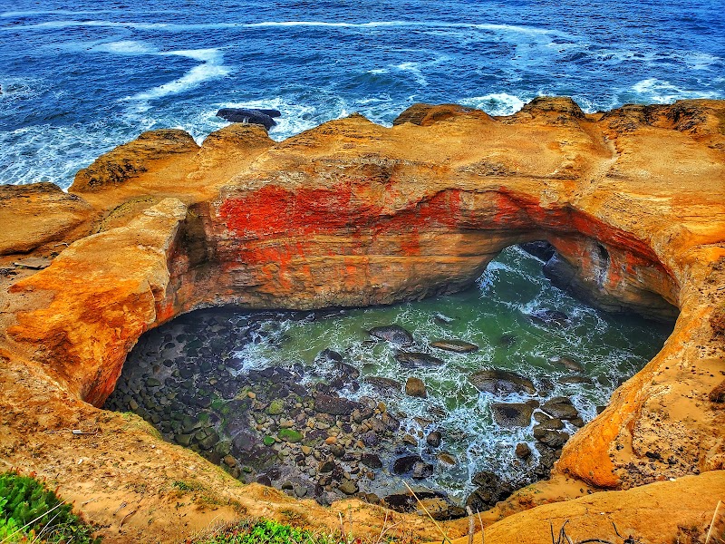 Devils Punchbowl Arch