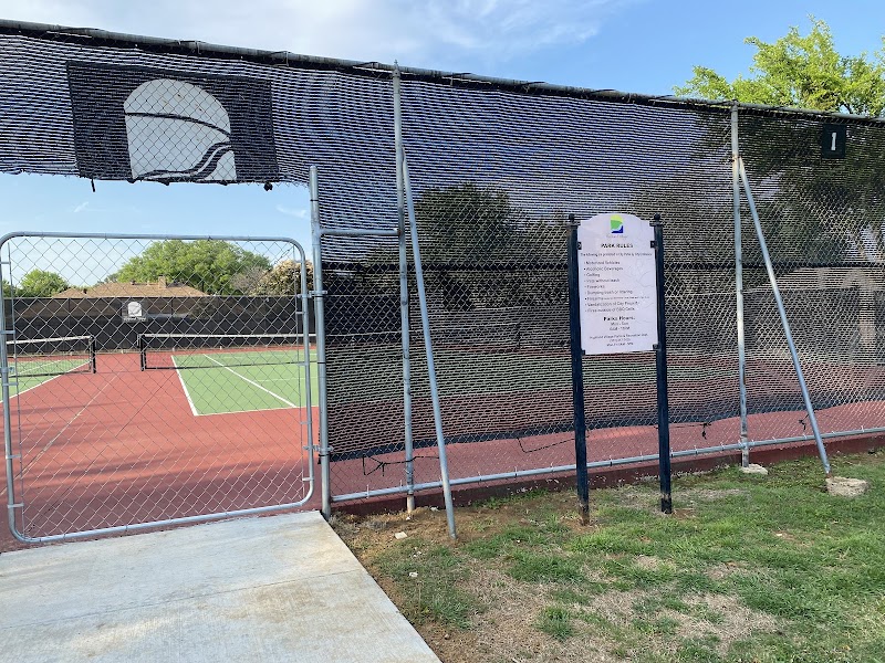 Sellmeyer Tennis Courts - Pickleball in Highlands, Texas