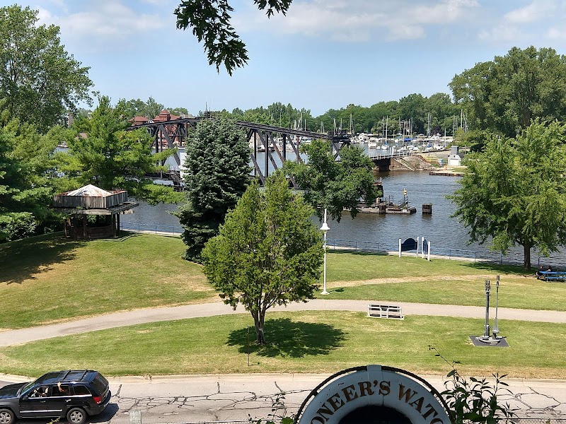 Lake Bluff Park - Pickleball in Saint Joseph, Michigan