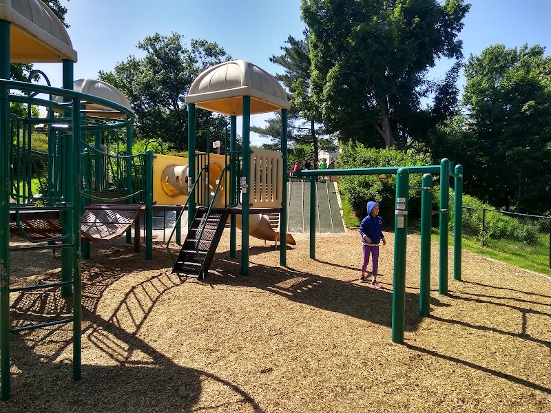 Windmill Hill Park - Pickleball in Alexandria, Virginia
