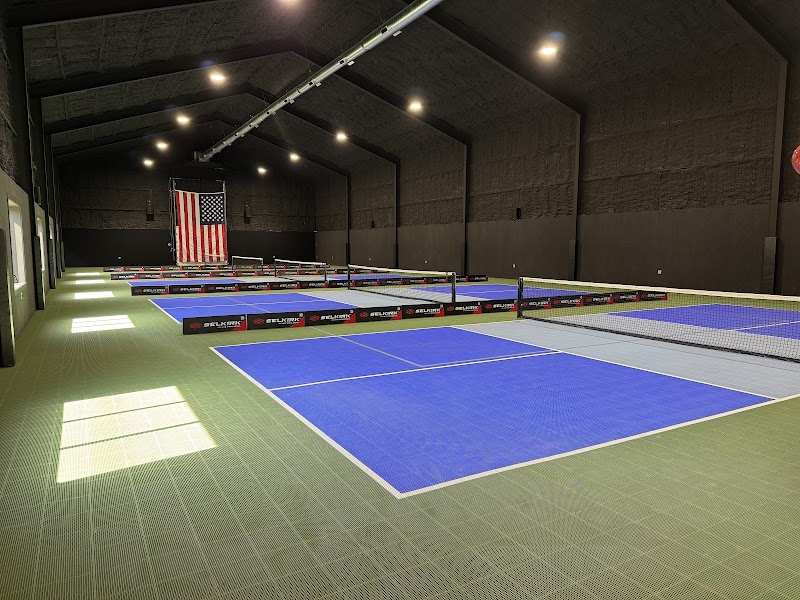 The Hangar at Log Country Cove - Pickleball in Art, Texas